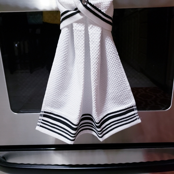 ❎SOLD❎🔥BOGO50%🔥NEW! White/Black Hang'N'Snap HAND Towel - Picture 4 of 11